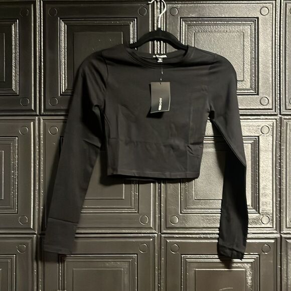 Fashion nova crop top - Picture 3 of 5